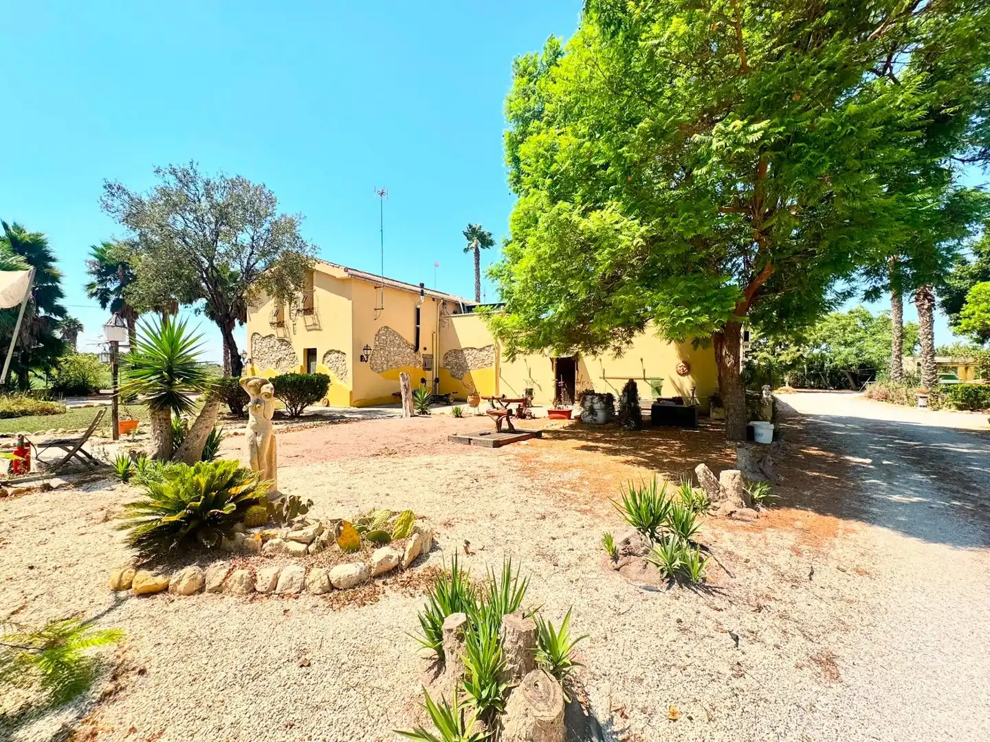 Vista exterior de Casa o xalet en venda en Elche / Elx amb Aire condicionat, Jardí privat i Terrassa