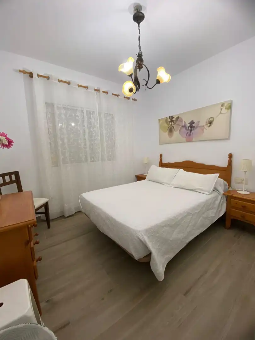 Schlafzimmer von Wohnungen zur Miete in Chiclana de la Frontera mit Privatgarten, Abstellraum und Gemeinschaftspool
