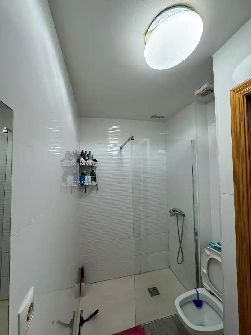 Badezimmer von Wohnung zum Verkauf in Torrevieja mit Balkon und Gemeinschaftspool