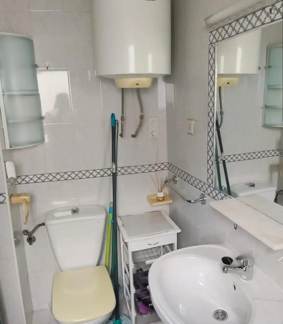 Badezimmer von Wohnung zur Miete in  Granada Capital mit Klimaanlage, Heizung und Möbliert