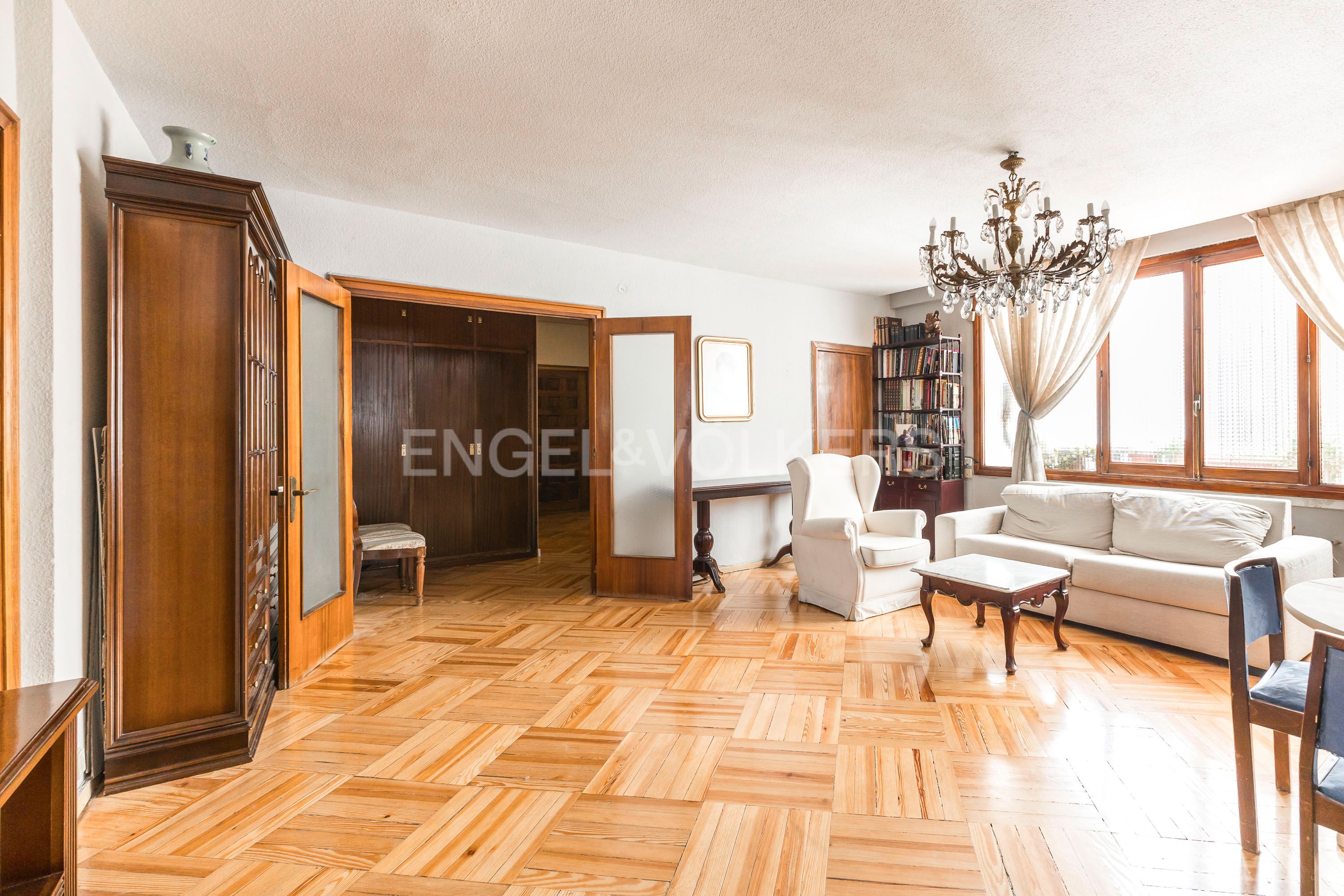 Living room of Apartment for sale in  Madrid Capital  with Heating, Parquet flooring and Storage room