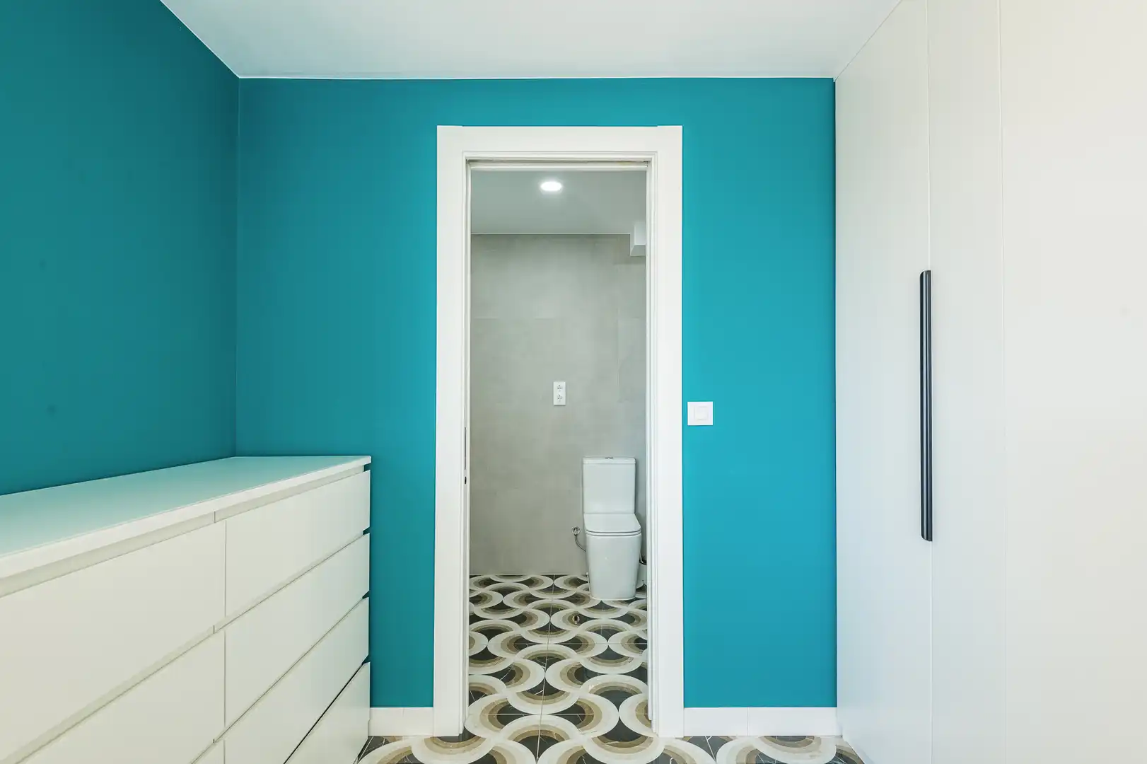 Baño de Piso en venta en Alicante / Alacant con Aire acondicionado, Terraza y Amueblado