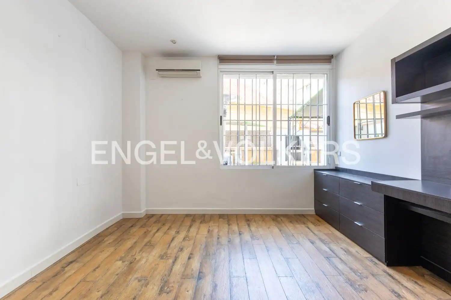 Bedroom of Flat for rent in Valencia  with Air Conditioner, Heating and Terrace