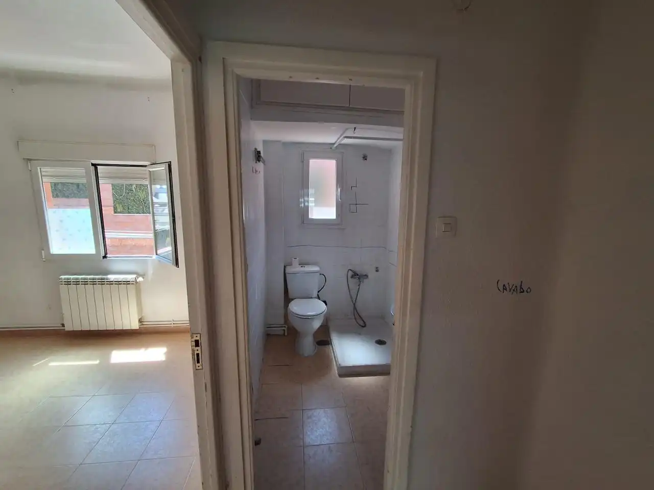 Bathroom of Flat for sale in Madrid  with Air Conditioner and Terrace