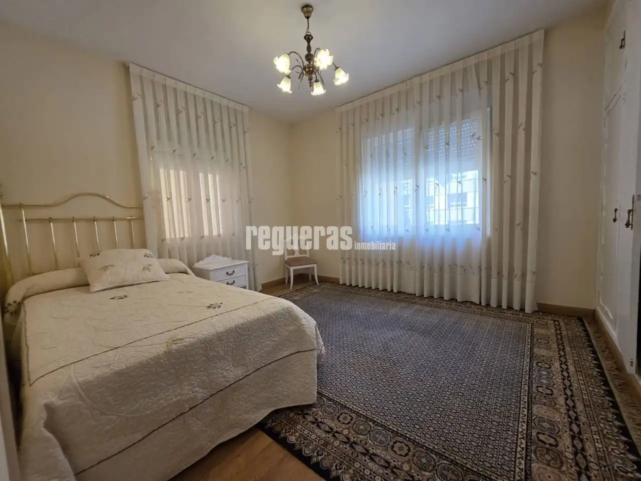 Schlafzimmer von Wohnungen zur Miete in Avilés mit Heizung, Terrasse und Möbliert
