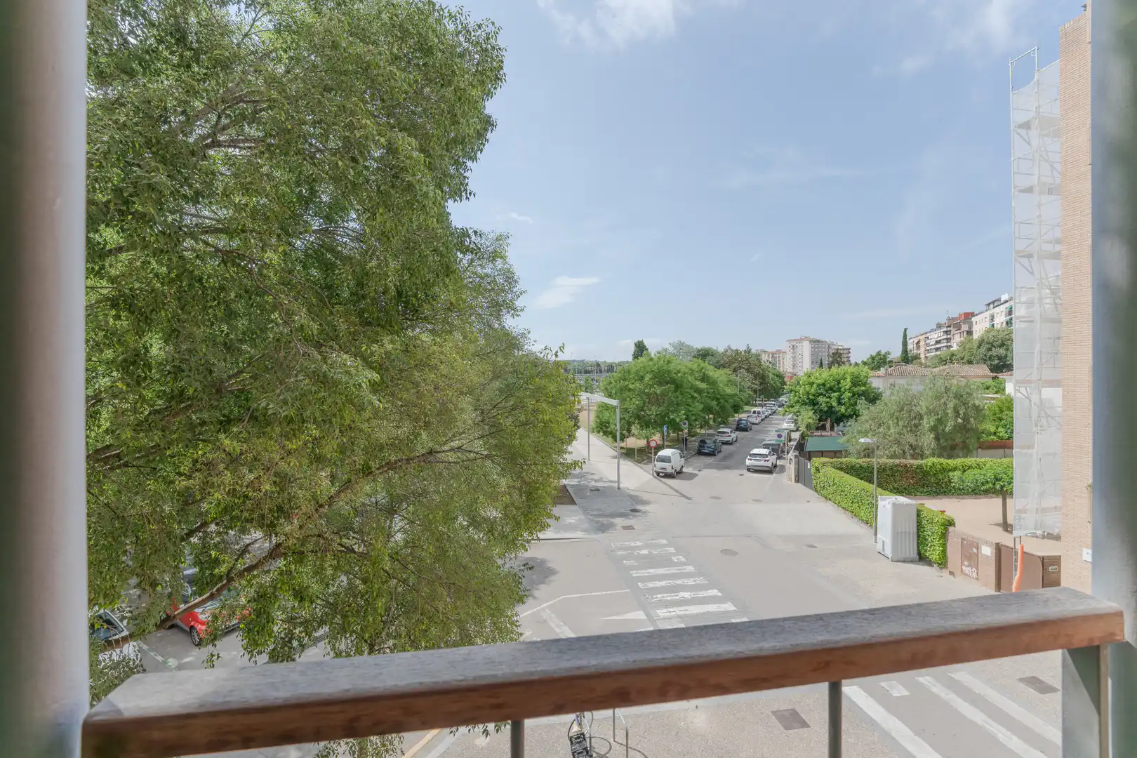 Außenansicht von Wohnung zum Verkauf in Girona mit Klimaanlage, Heizung und Parkett