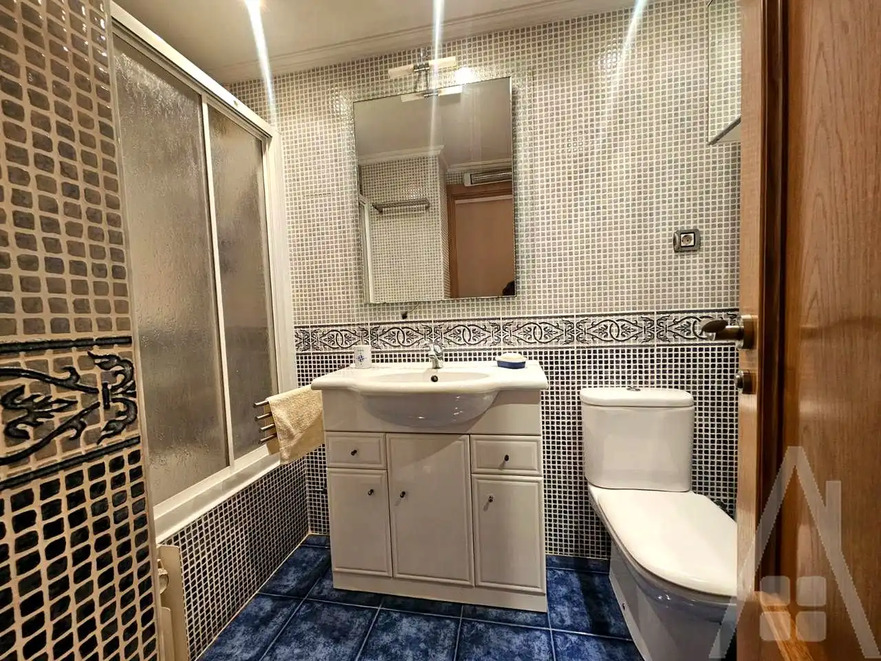 Bany de Pis en venda en Bilbao  amb Calefacció, Parquet i Terrassa