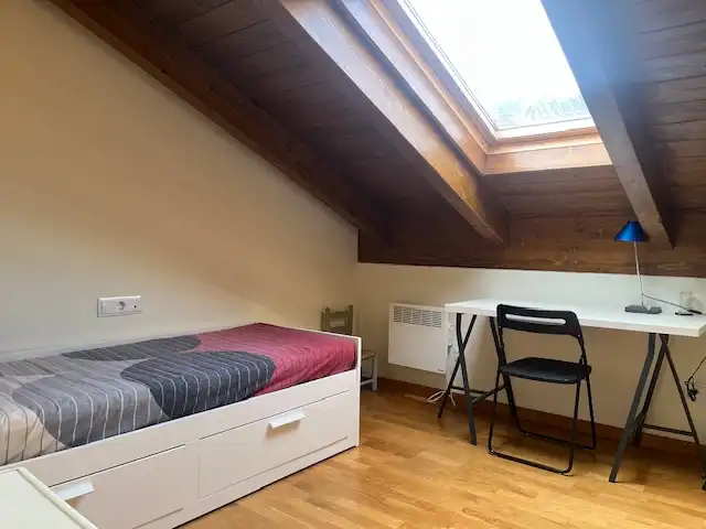 Habitación de Casa adosada en venta en Alt Àneu con Calefacción, Parquet y Trastero