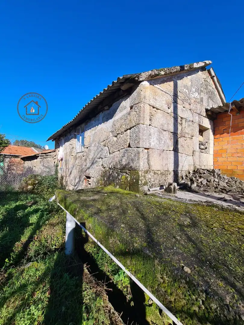 Vista exterior de Finca rústica en venda en Piñor amb Jardí privat