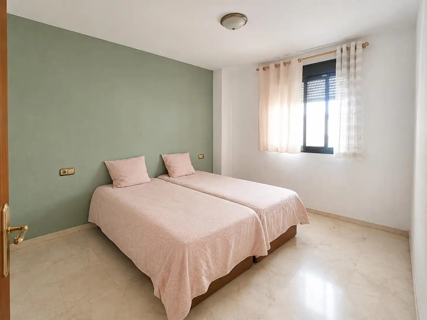 Habitación de Ático de alquiler en Málaga con Jardín privado, Terraza y Amueblado