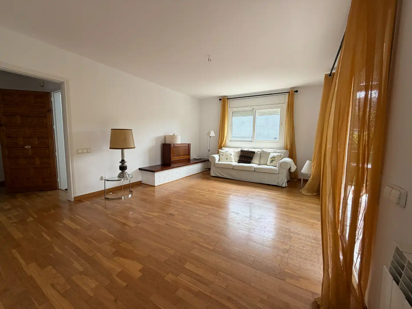 Sala d'estar de Casa o xalet en venda en Castelldefels amb Calefacció, Terrassa i Piscina