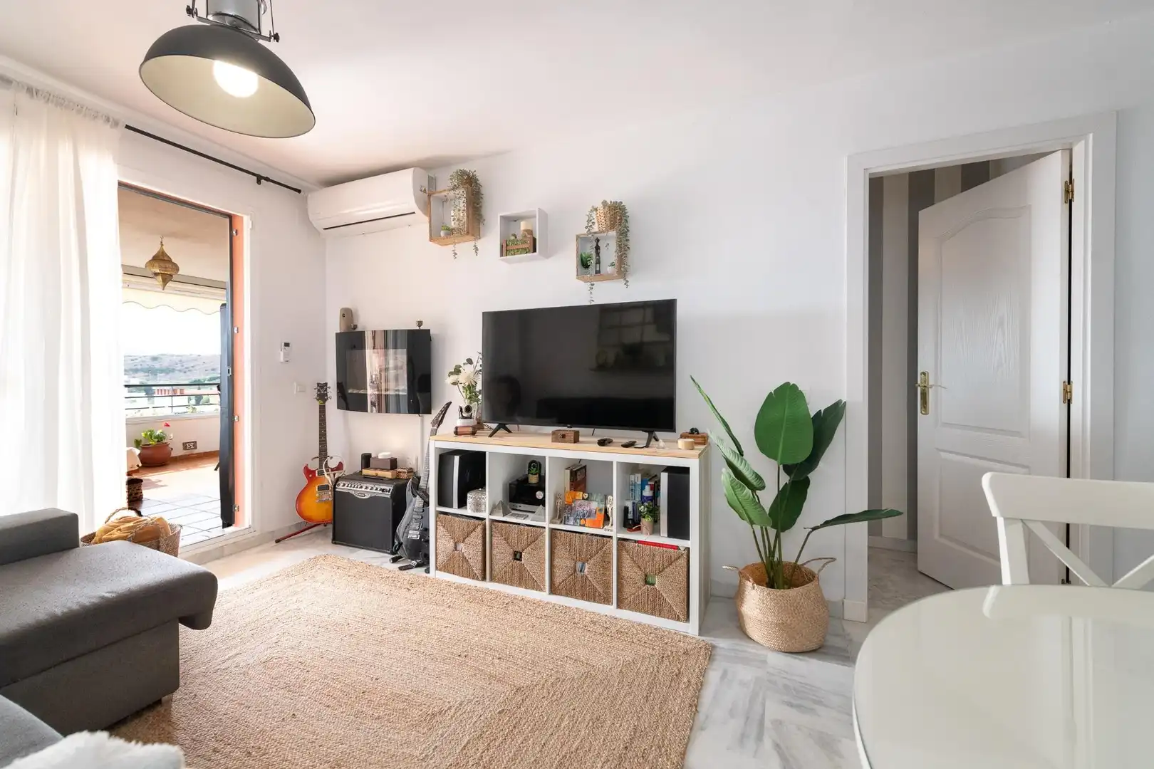 Sala d'estar de Pis en venda en Casares amb Aire condicionat, Terrassa i Moblat