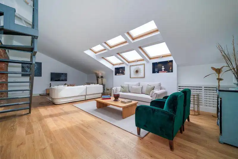Sala d'estar de Àtic de lloguer en Madrid amb Aire condicionat, Calefacció i Moblat