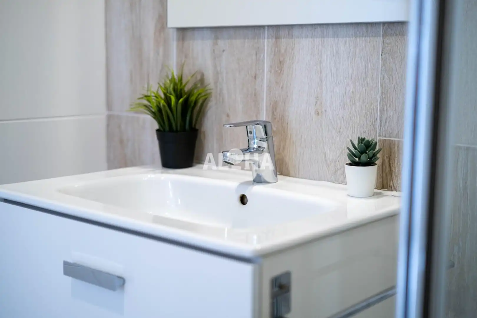 Bathroom of Apartments for rent in Alfara del Patriarca