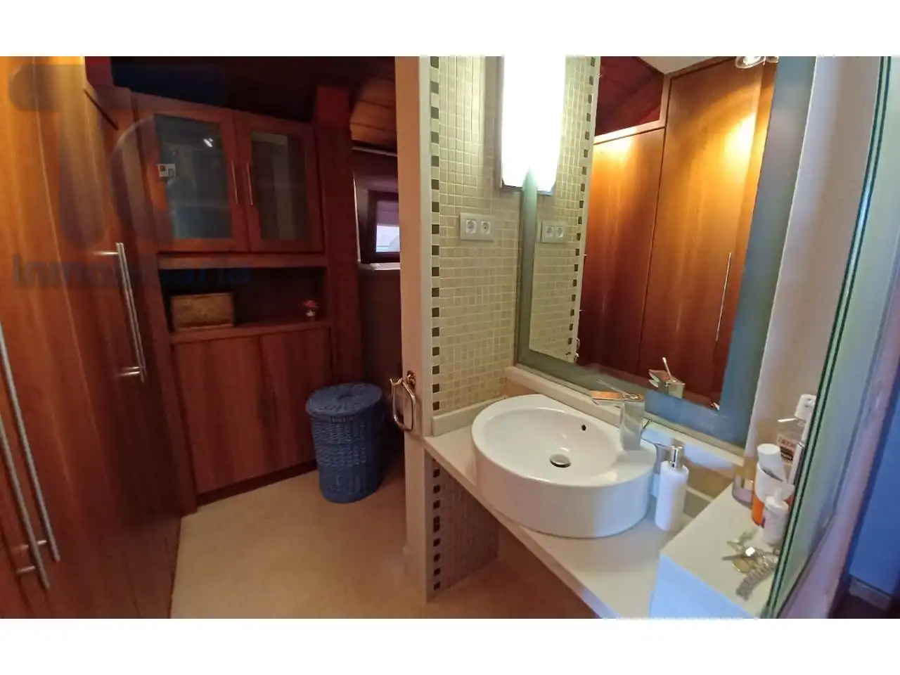 Badezimmer von Haus oder Chalet zum Verkauf in Nívar mit Klimaanlage, Heizung und Privatgarten