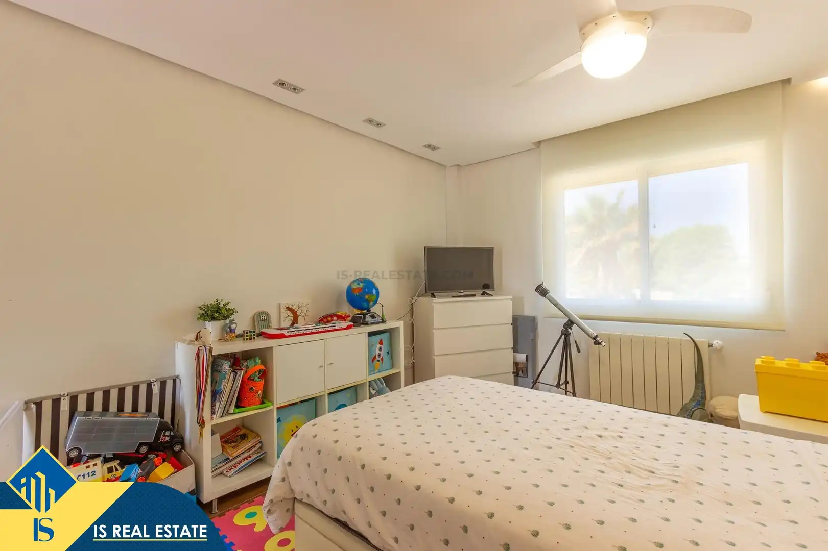 Dormitori de Casa o xalet en venda en Alicante / Alacant amb Terrassa, Piscina i Moblat