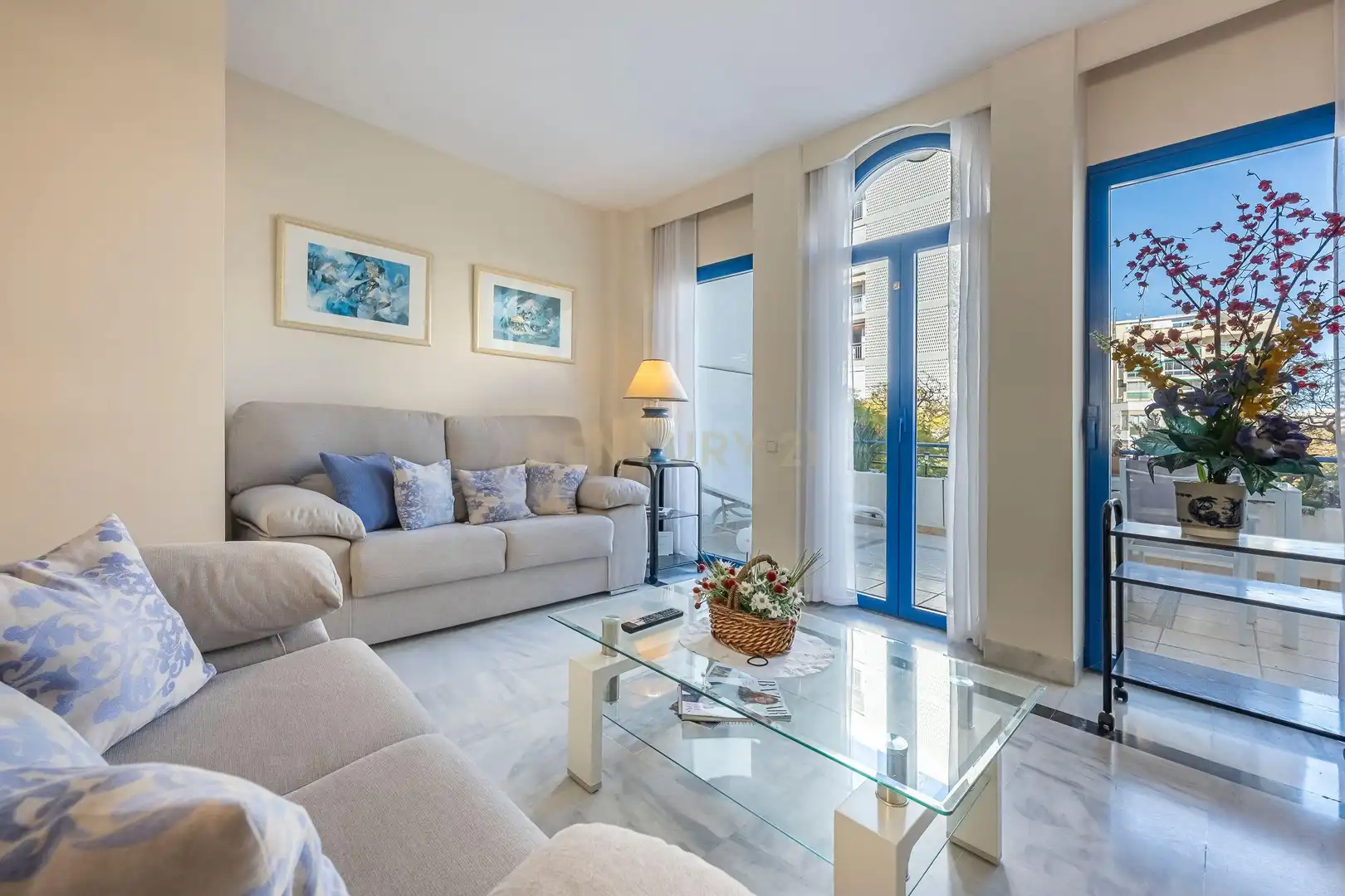 Sala de estar de Dúplex en venta en Marbella con Aire acondicionado, Jardín privado y Trastero