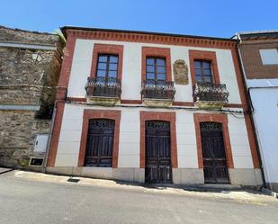 Vista exterior de Casa adosada en venda en Ponferrada amb Aire condicionat
