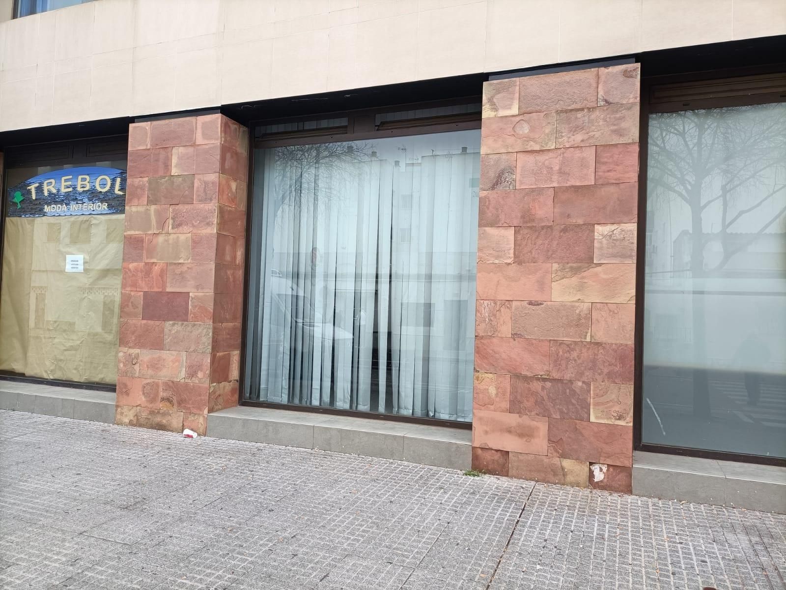 Vista exterior de Local en venda en Chiclana de la Frontera amb Aire condicionat