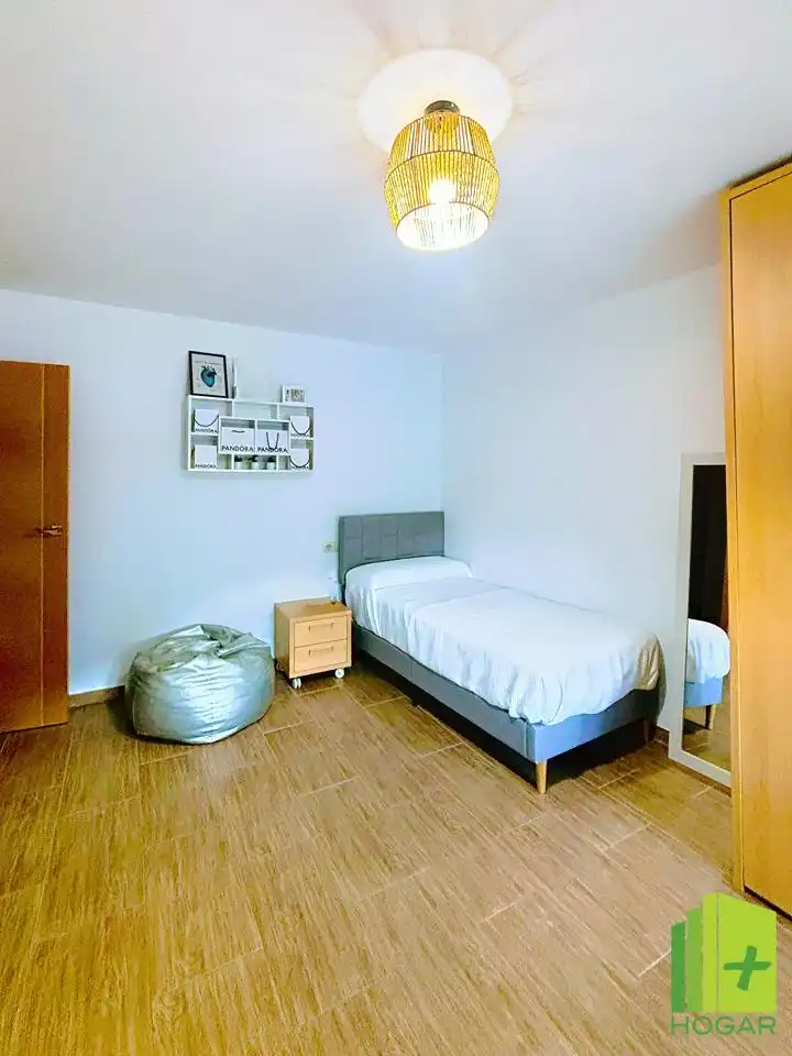 Habitación de Casa adosada en venta en Jaén con Aire acondicionado, Terraza y Balcón