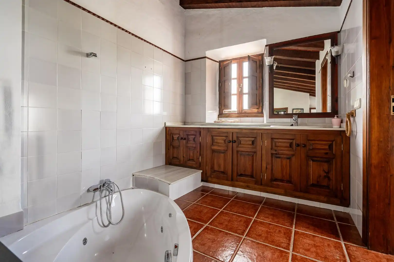 Baño de Finca rústica en venta en Villanueva de la Concepción con Terraza, Piscina y Amueblado