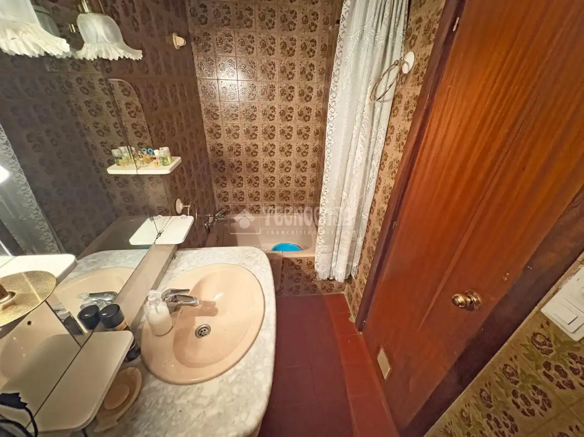 Baño de Piso en venta en Zaragoza con Calefacción y Terraza