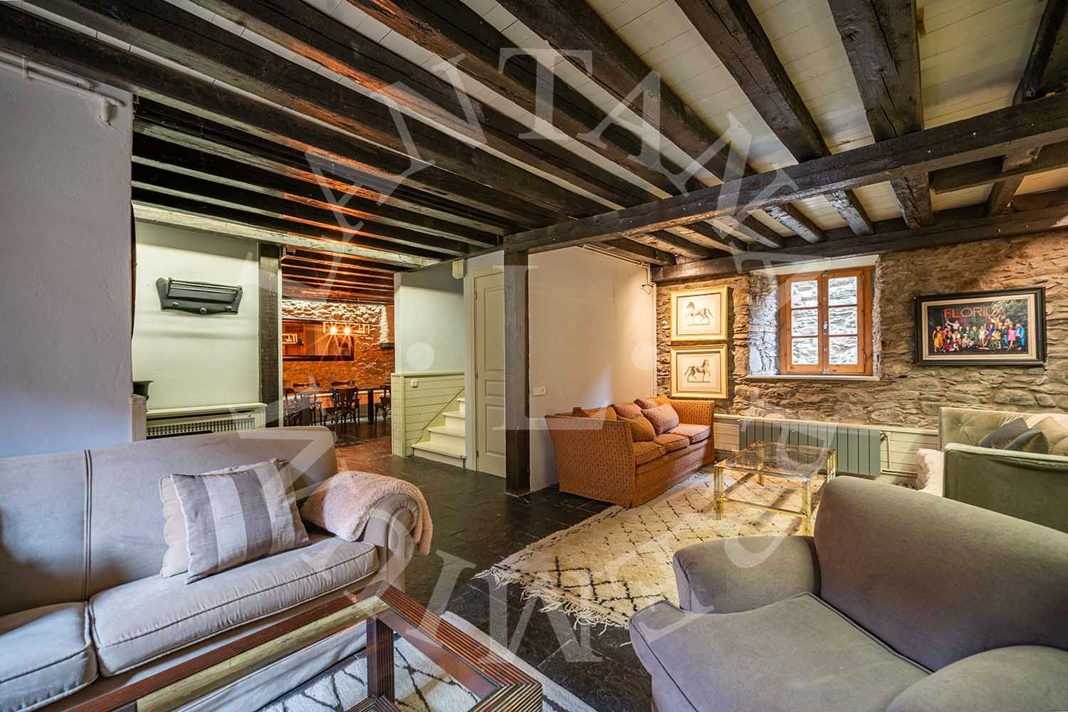 Sala d'estar de Finca rústica en venda en Vielha e Mijaran amb Calefacció, Jardí privat i Parquet
