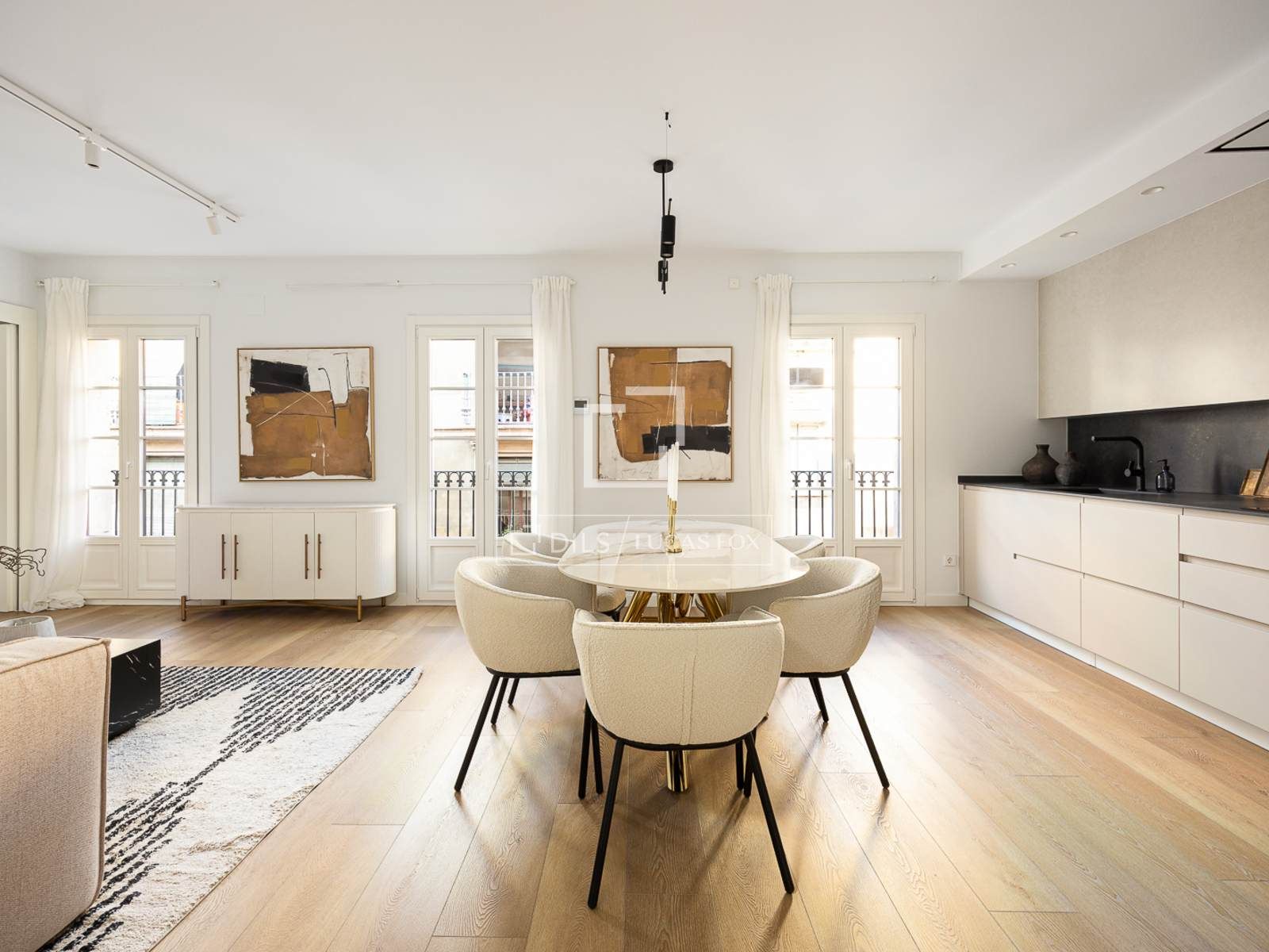 Menjador de Pis en venda en  Barcelona Capital amb Aire condicionat, Terrassa i Piscina