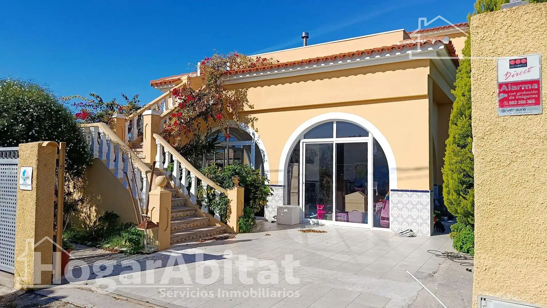 Exterior view of Houses for sale in Oliva  with Air Conditioner, Private garden and Terrace