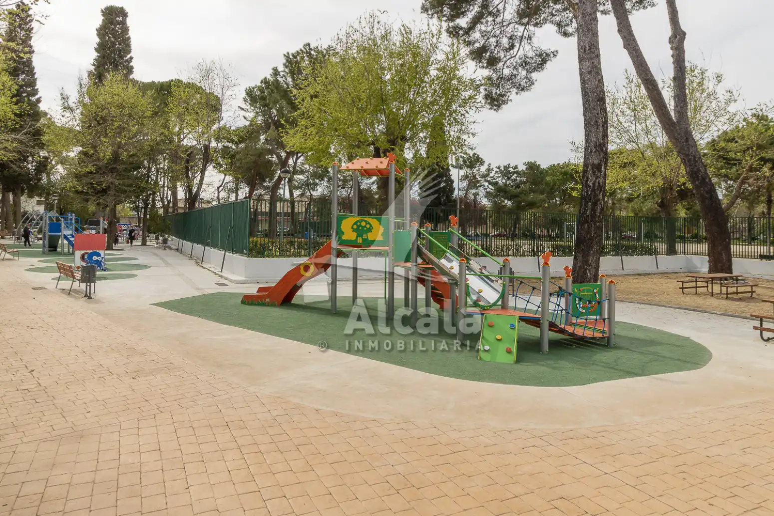 Vista exterior de Pis en venda en Alcalá de Henares amb Aire condicionat, Calefacció i Terrassa