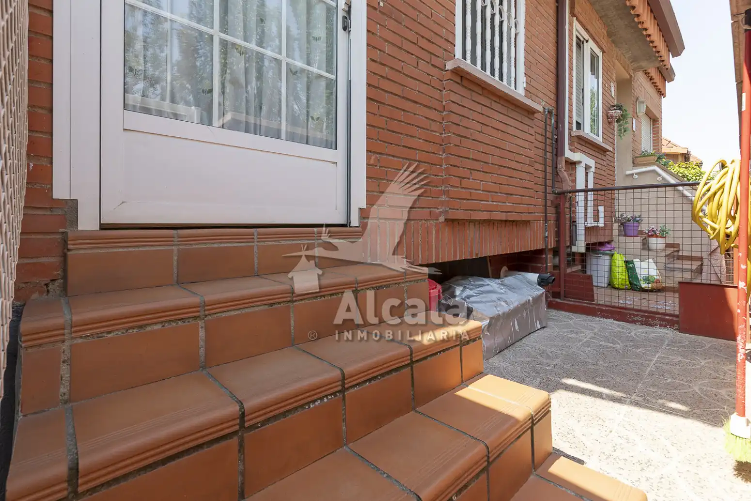 Vista exterior de Casa adosada en venda en Mejorada del Campo amb Aire condicionat, Calefacció i Traster