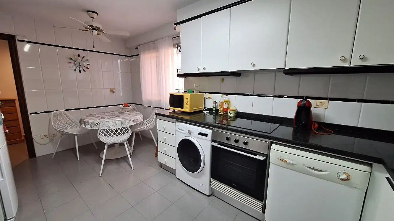 Cocina de Apartamento en venta en Gandia con Aire acondicionado, Calefacción y Terraza