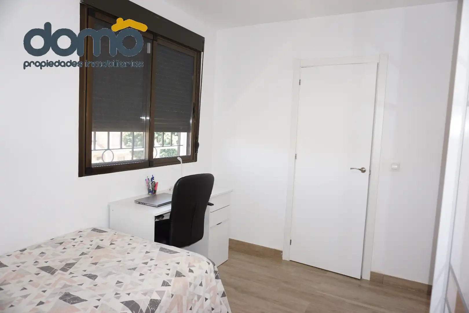 Habitación de Piso en venta en Almería con Aire acondicionado, Terraza y Piscina comunitaria