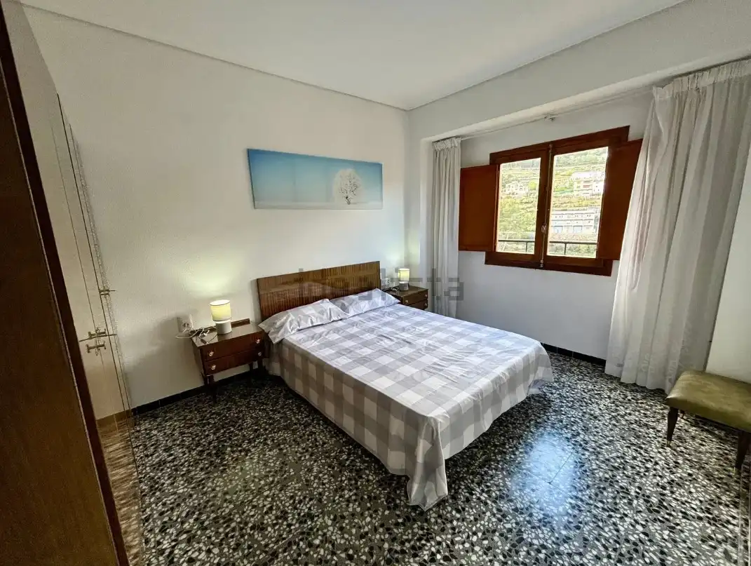 Habitación de Piso en venta en Llucena / Lucena del Cid con Jardín privado, Trastero y Balcón