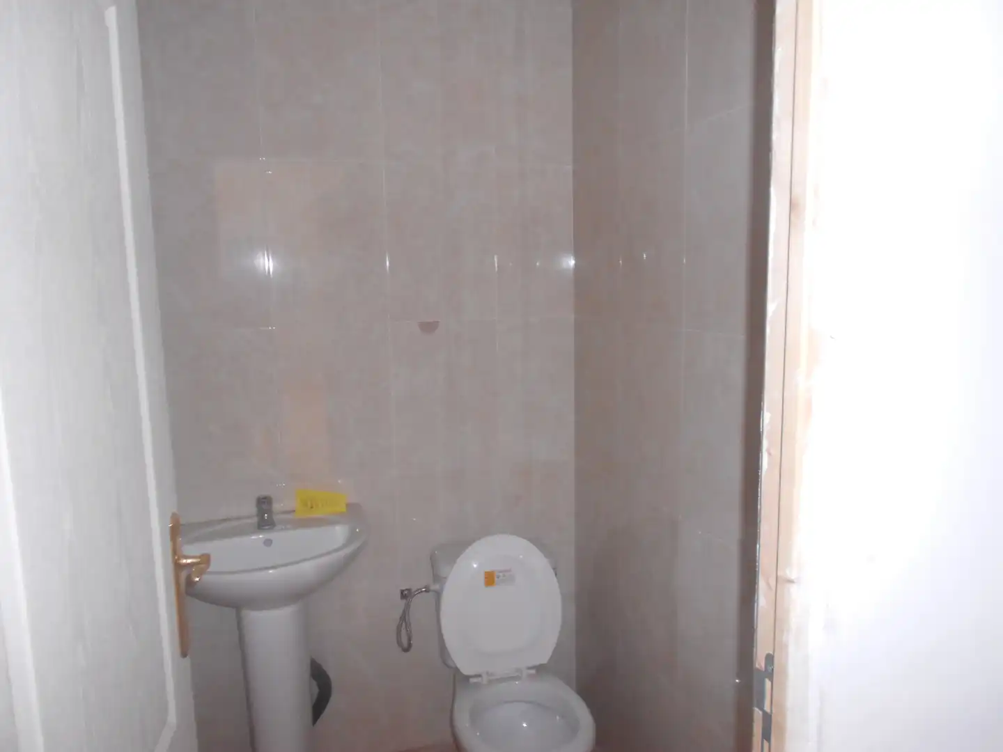 Baño de Nave industrial de alquiler en Manises con Calefacción y Alarma