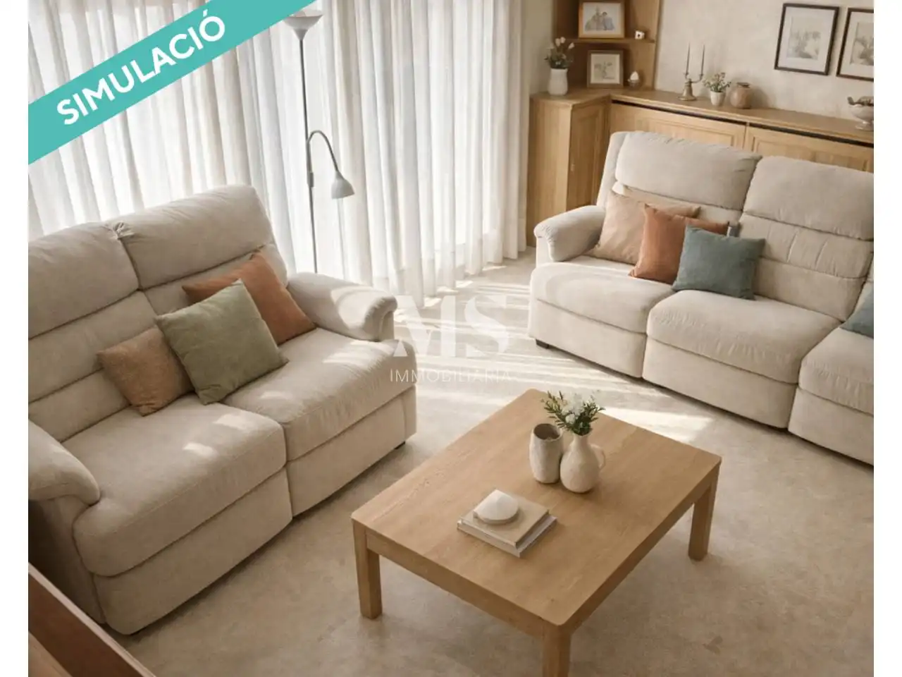 Sala d'estar de Casa adosada en venda en Vic amb Aire condicionat, Calefacció i Jardí privat