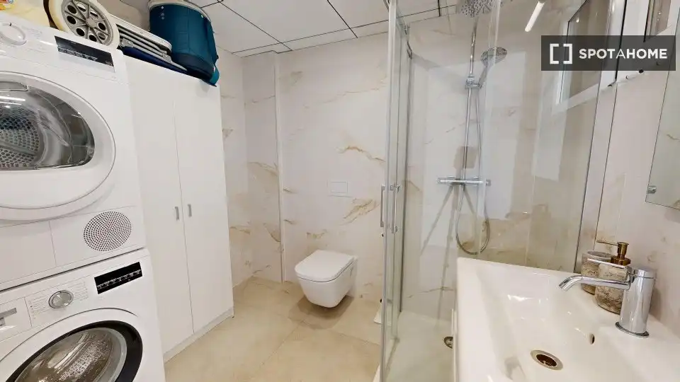Room in Poble Nou - Montiboli