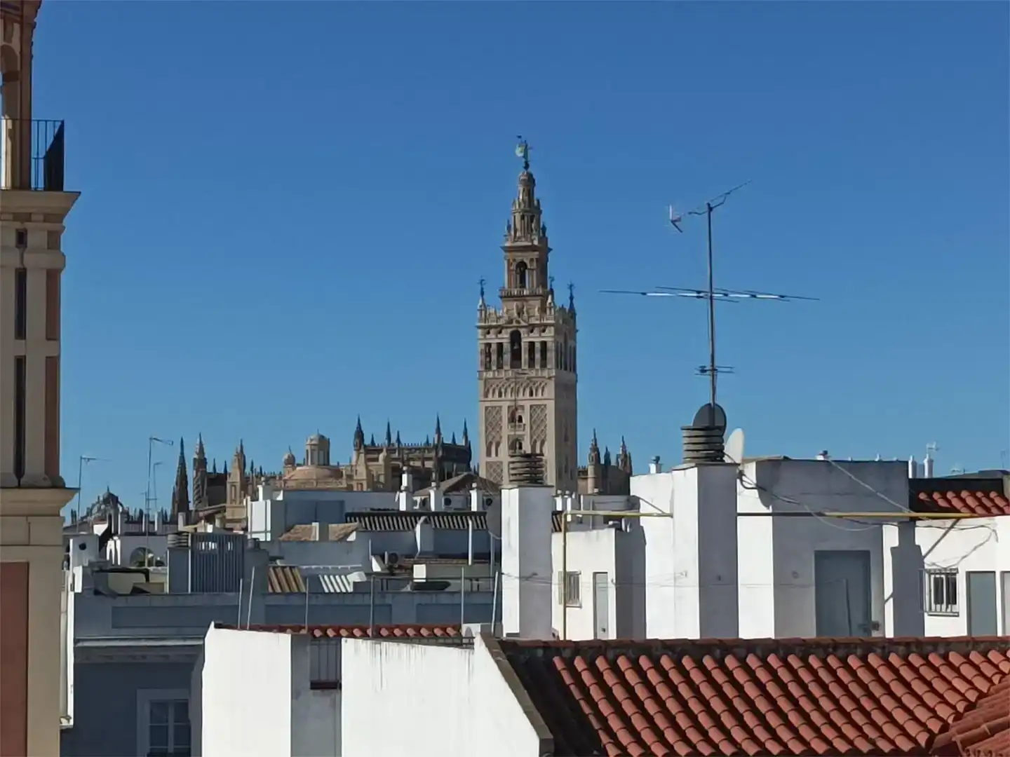 Exterior view of Flat for sale in  Sevilla Capital  with Air Conditioner, Terrace and Balcony