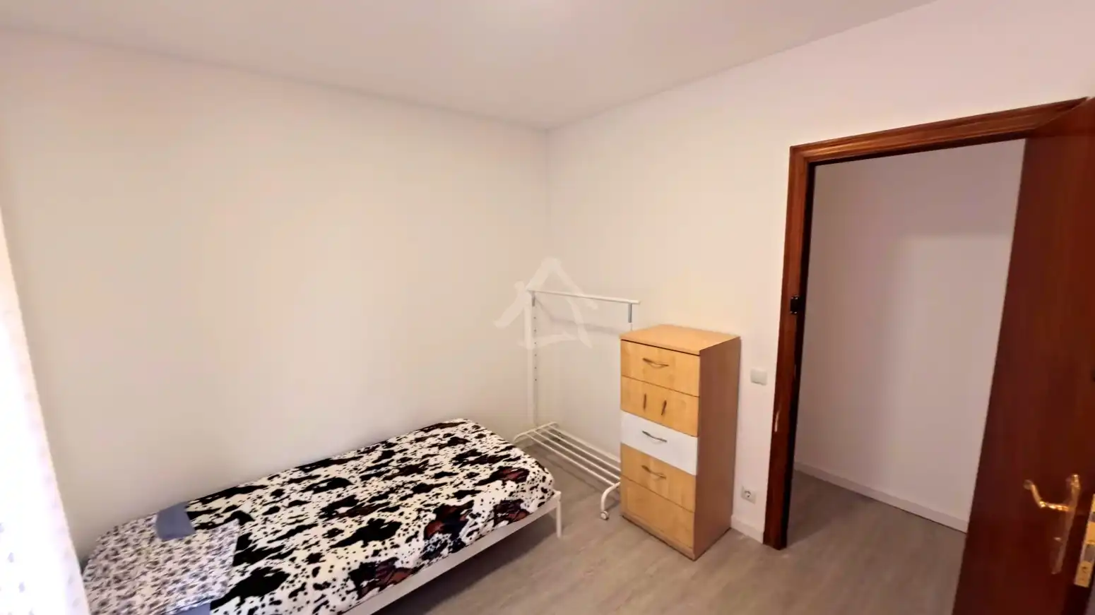 Habitación de Piso en venta en  Logroño con Calefacción, Parquet y Trastero