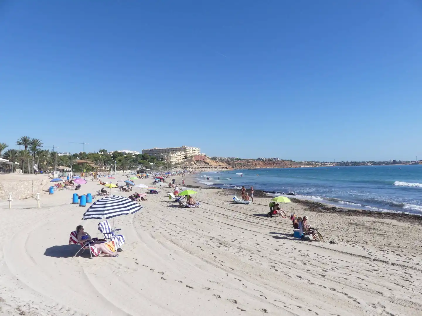 Außenansicht von Wohnungen zum Verkauf in Orihuela mit Klimaanlage, Heizung und Terrasse