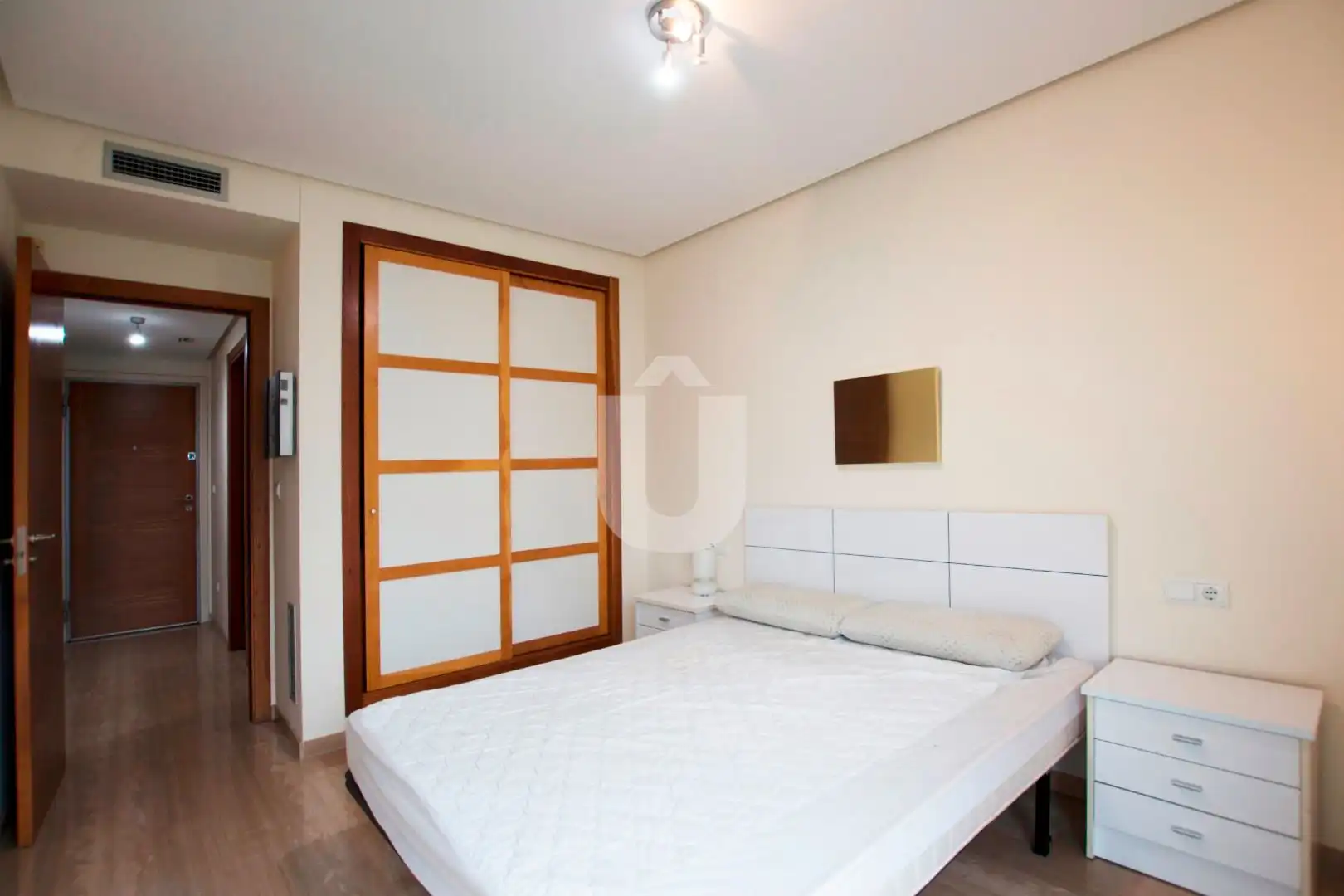 Dormitori de Apartament de lloguer en Valencia amb Aire condicionat, Calefacció i Piscina