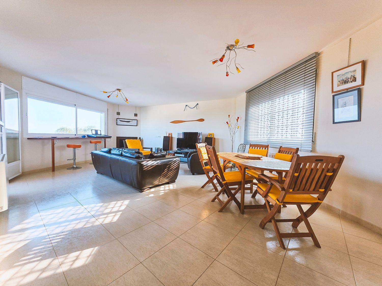 Sala d'estar de Casa adosada en venda en Sant Cebrià de Vallalta amb Terrassa i Piscina