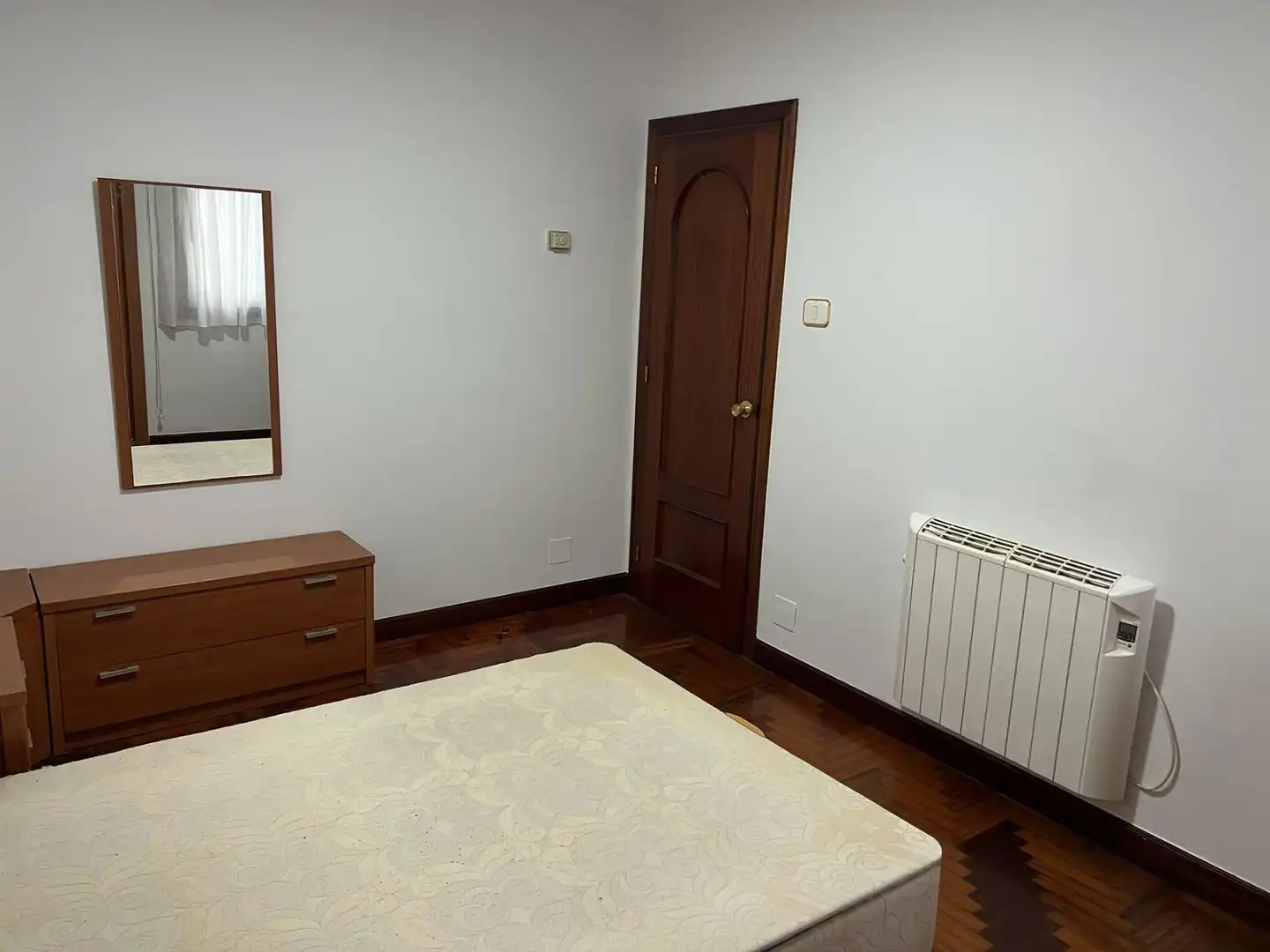 Habitación de Piso en venta en Vigo  con Calefacción, Trastero y Balcón