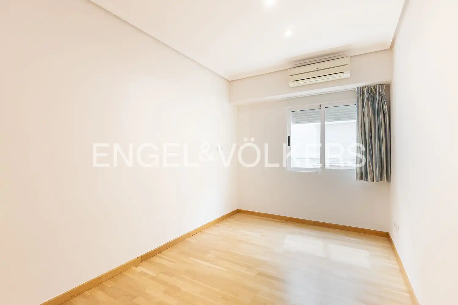 Piso en venta en Valencia con Aire acondicionado, Calefacción y Balcón