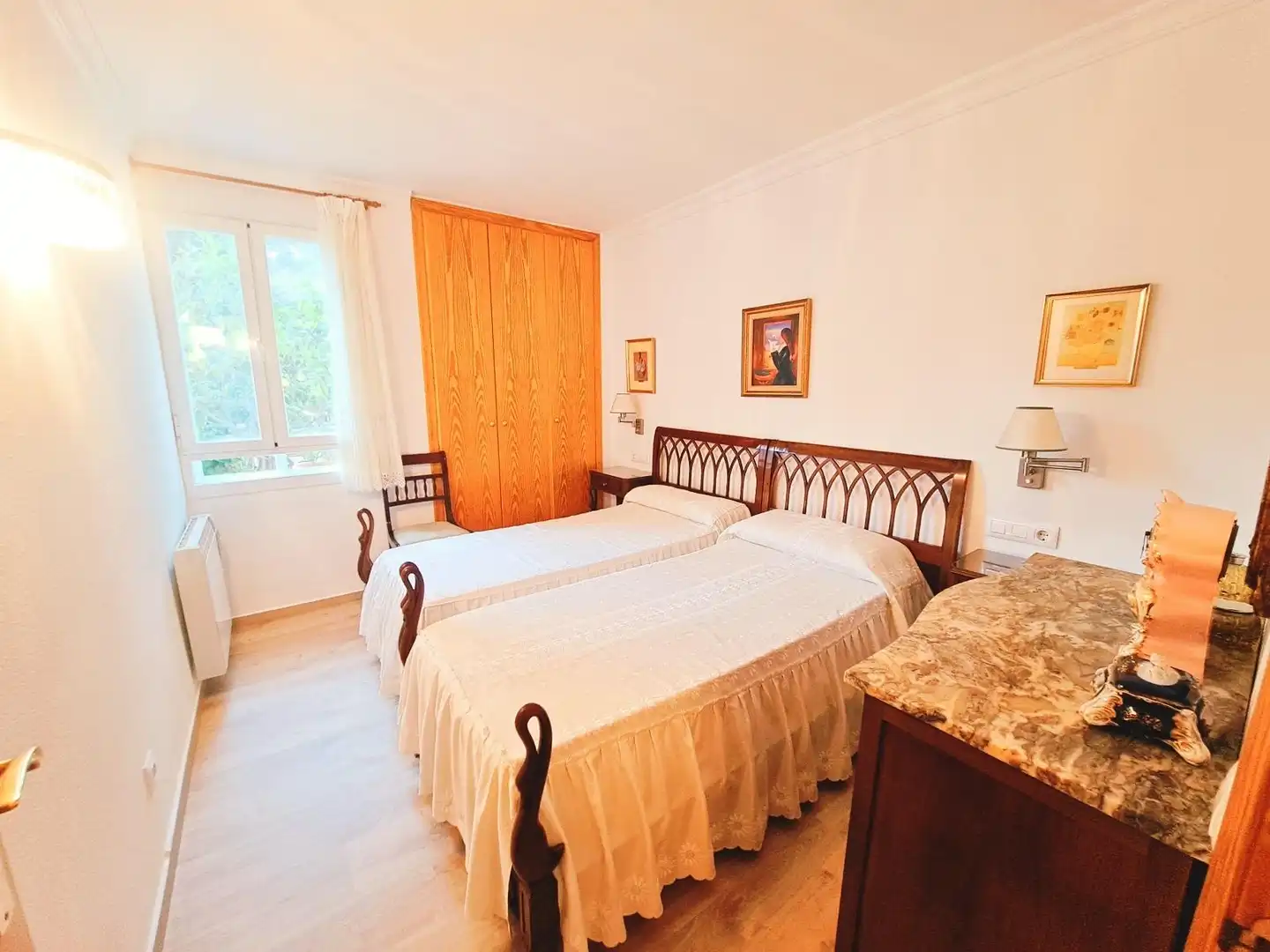 Schlafzimmer von Erdgeschoss zum Verkauf in Calvià mit Privatgarten, Parkett und Terrasse