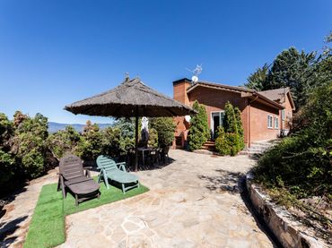 Detached house with pool for sale in Fontenebro - Altavista