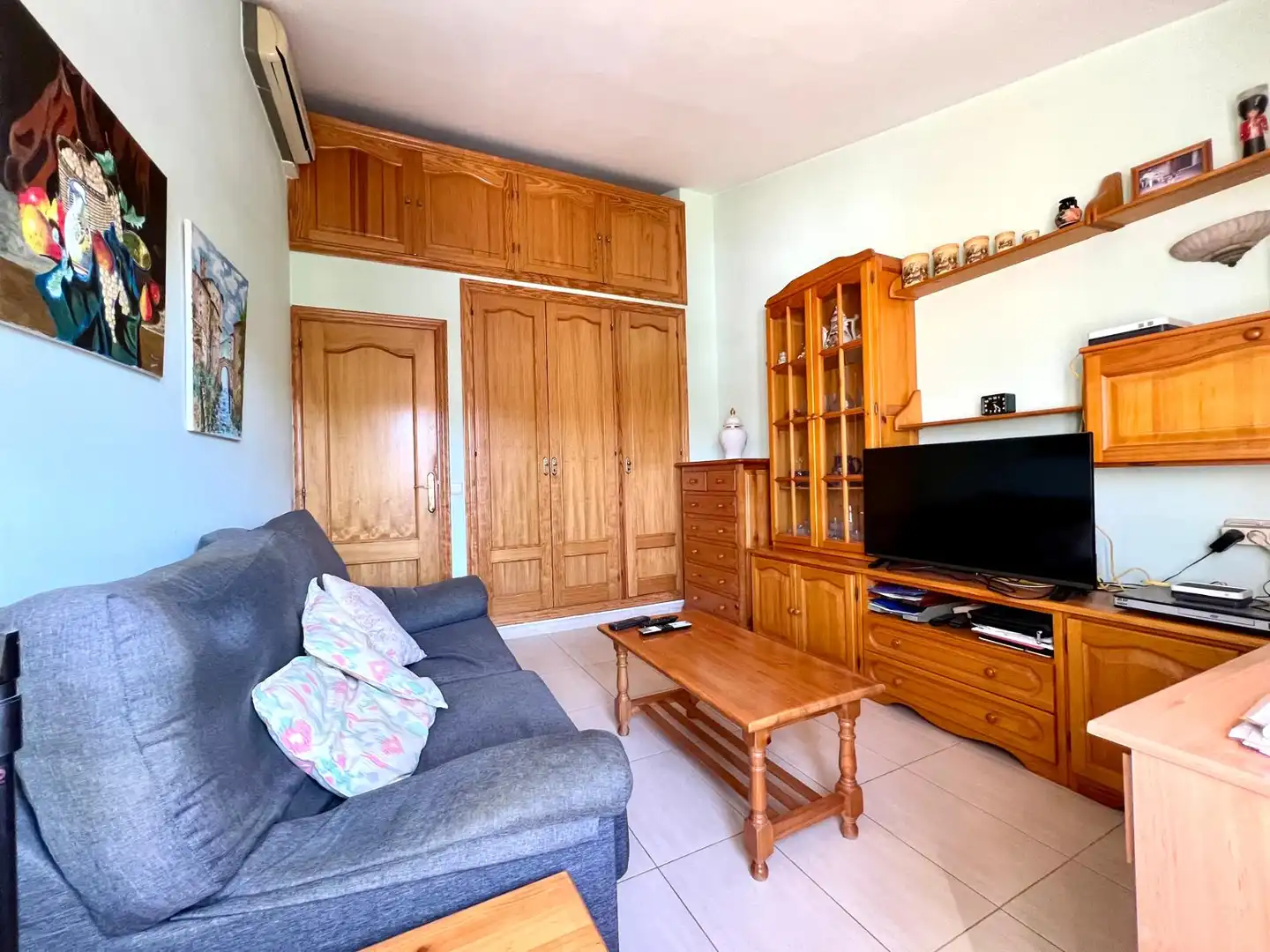 Sala d'estar de Casa adosada en venda en  Palma de Mallorca amb Aire condicionat, Calefacció i Jardí privat