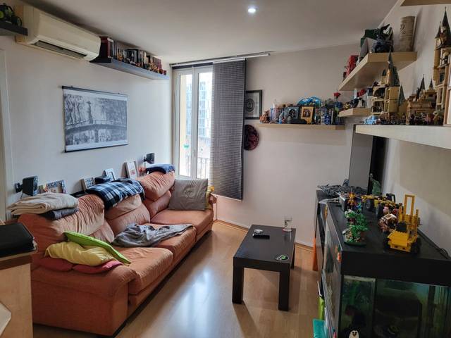 Piso en Venta en Carrer d'Aragó en El Camp de l'Arpa del Clot