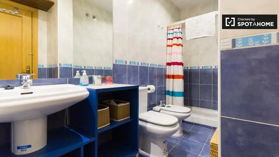 Bany de Apartament per a compartir en Madrid amb Aire condicionat, Calefacció i Terrassa