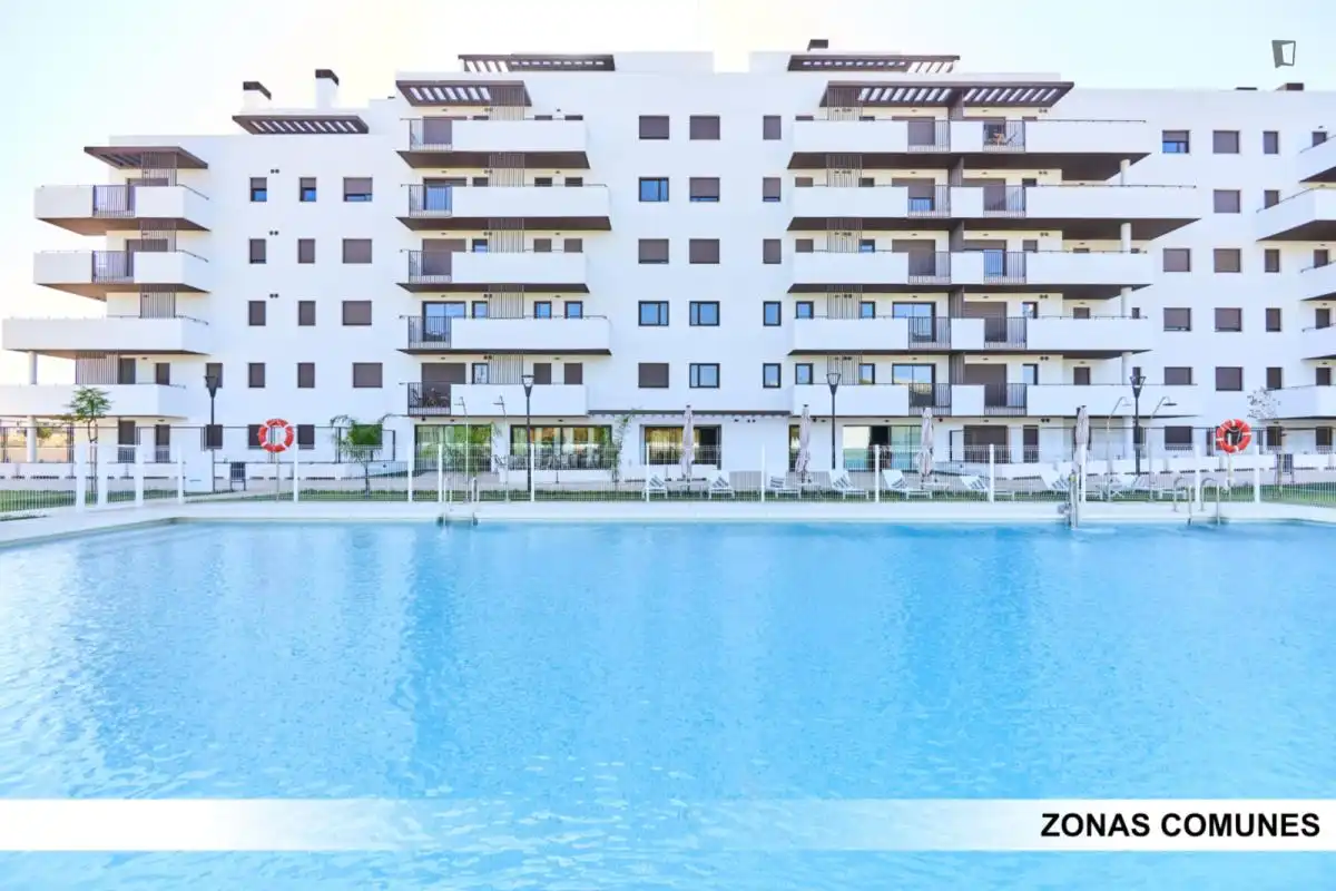 Piscina de Apartament per a compartir en Dos Hermanas amb Aire condicionat, Calefacció i Moblat